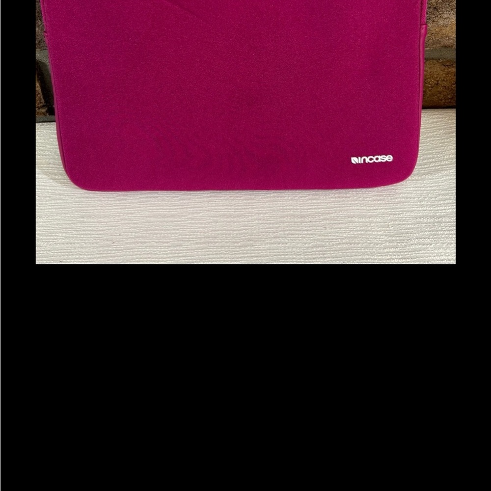 INCASE Neoprene Classic 13” Laptop/Tablet Sleeve - Picture 9 of 12